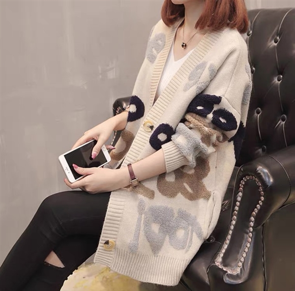 杂款女装长款毛衣有货处理全清价8元一件.可分货，联系电话微信18316681347