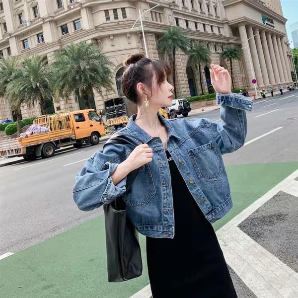 杂款女装牛仔外套有货处理全清价15元一件.可分货，联系电话微信18316681347
