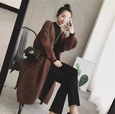 杂款女装开衫外套毛衣款式货源多多批发价低至9元一件，可分货，适合各种巿场，联系扫一扫图片二维码